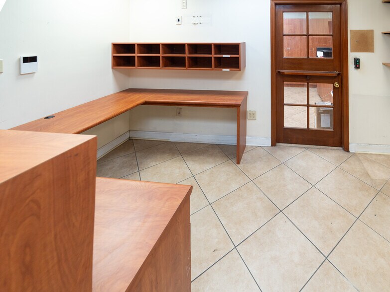 More Photos Of 7801-7821 W 25th Ct, Hialeah Warehouse For Lease