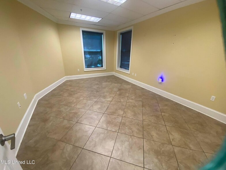 More Photos Of 2228-2230 Beach Dr, Gulfport Apartments For Lease