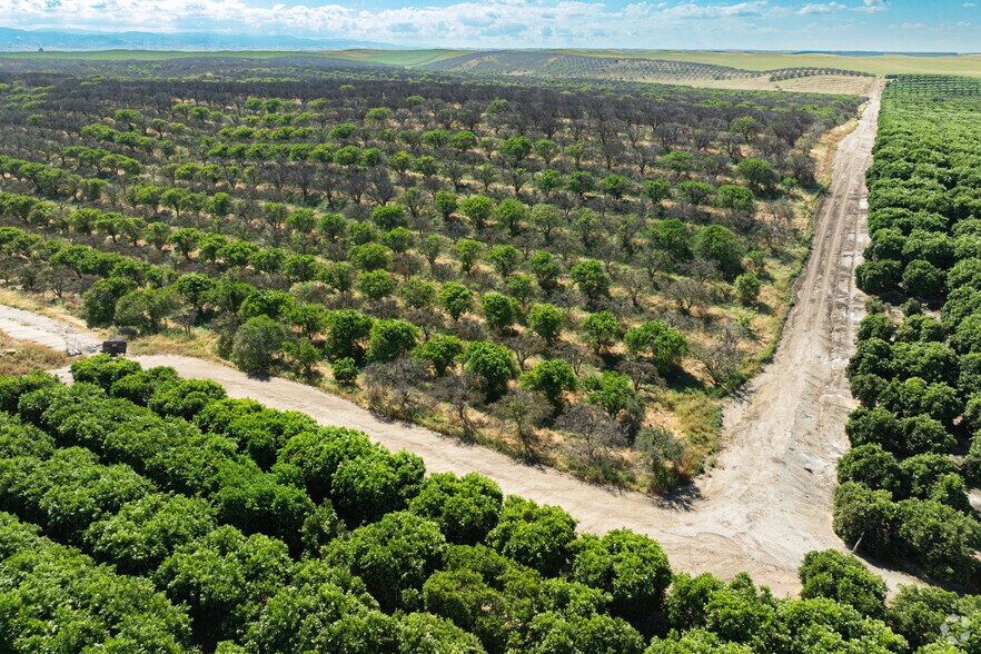 More Photos Of 24007 Avenue 2, Delano Land For Sale