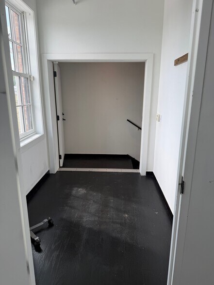 More Photos Of 449 Warren St, Hudson Storefront Retail Office For Lease