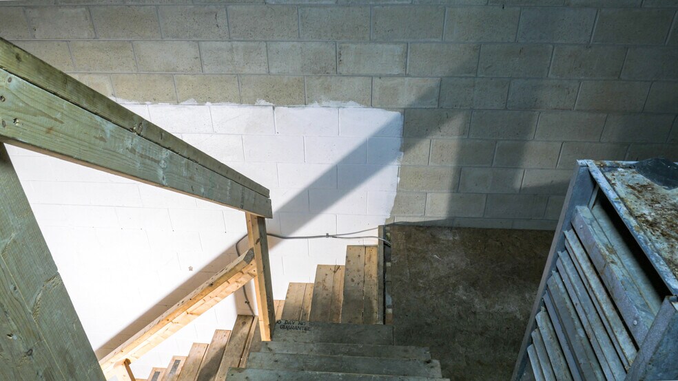 More Photos Of 440 Dry Bridge Rd, North Kingstown Warehouse For Sale