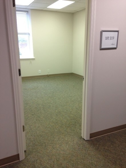 More Photos Of 714 W Main St, Murfreesboro Warehouse For Lease