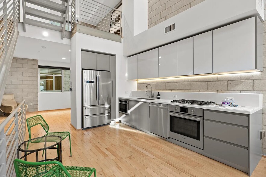 More Photos Of 3450 Cahuenga Blvd W, Los Angeles Office Residential For Sale