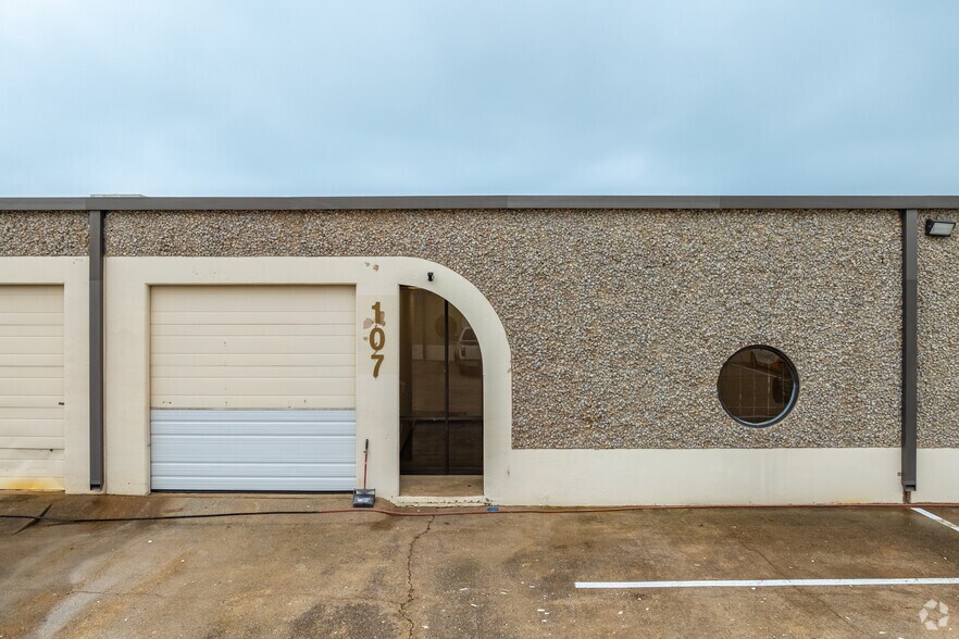 More Photos Of 3001 Quebec St, Dallas Unknown For Lease