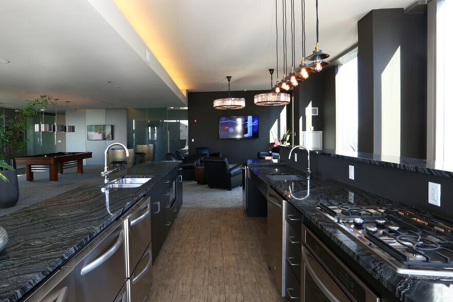 More Photos Of 123 N Desplaines St, Chicago Apartments For Lease