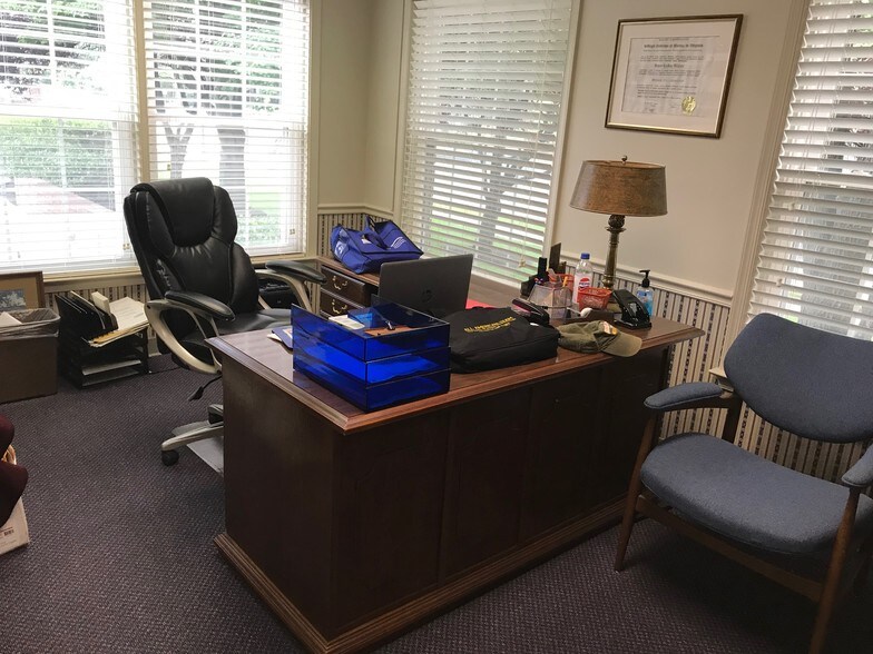 More Photos Of 9693-9697 Main St, Fairfax Medical For Sale