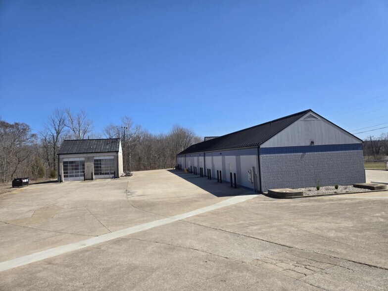 More Photos Of 201 Corporate Dr, Elizabethtown General Retail For Sale