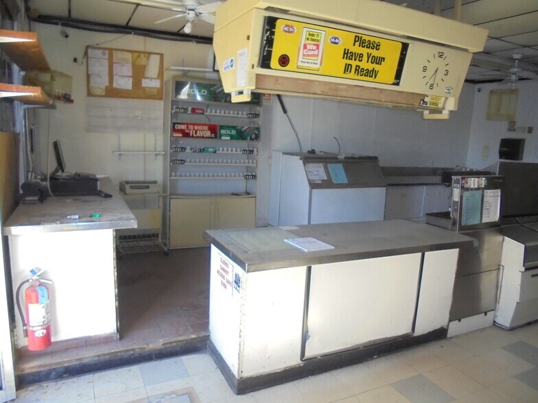 More Photos Of 945 E Hobsonway, Blythe Auto Dealership For Sale