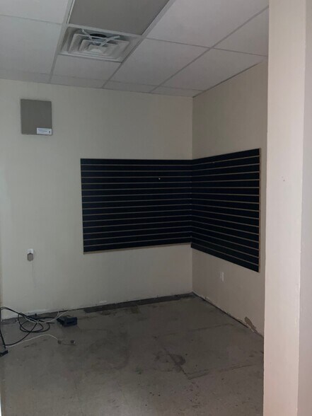 More Photos Of 431-439 S Main St, Franklin Storefront For Lease