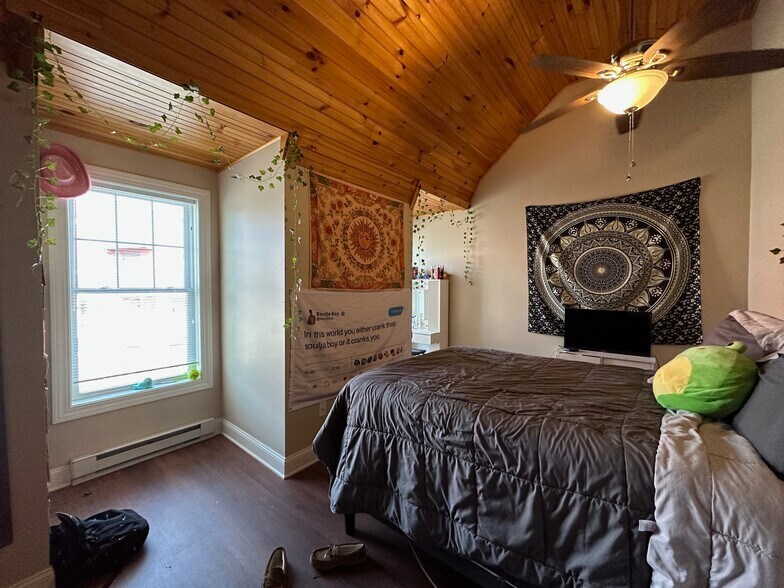 More Photos Of 1 Public Sq, Holley Apartments For Sale