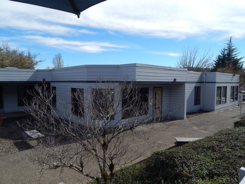 More Photos Of 272 Medical Loop, Roseburg Office For Sale