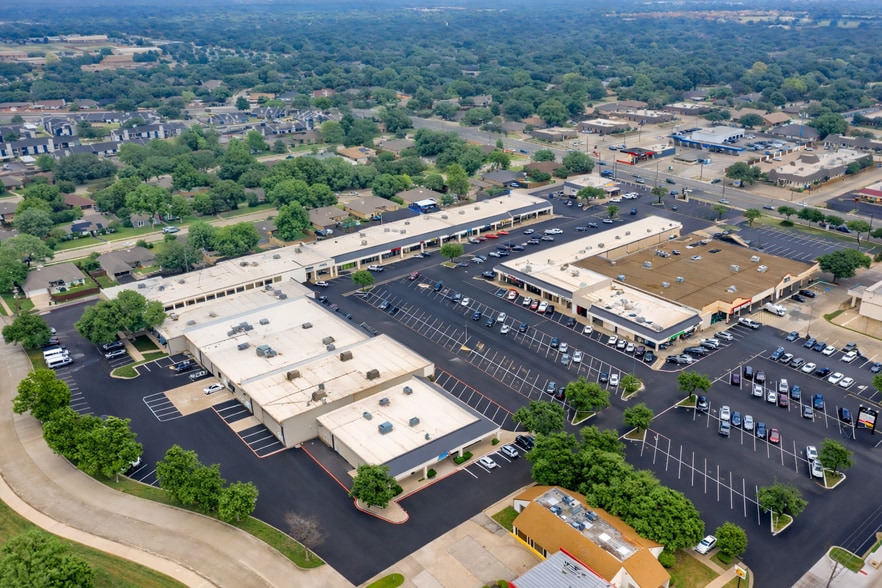 More Photos Of 2963-3055 W 15th St, Plano Unknown For Lease