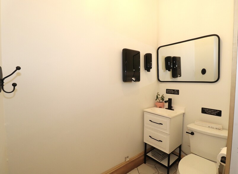 More Photos Of 142 S Broadway St, Blanchester Storefront Retail Residential For Sale