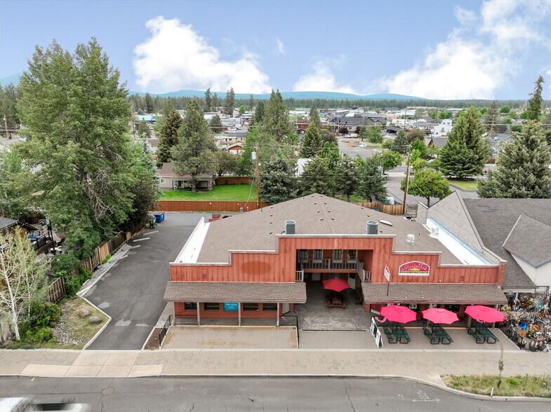 More Photos Of 220 W Cascade Ave, Sisters Storefront Retail Office For Lease