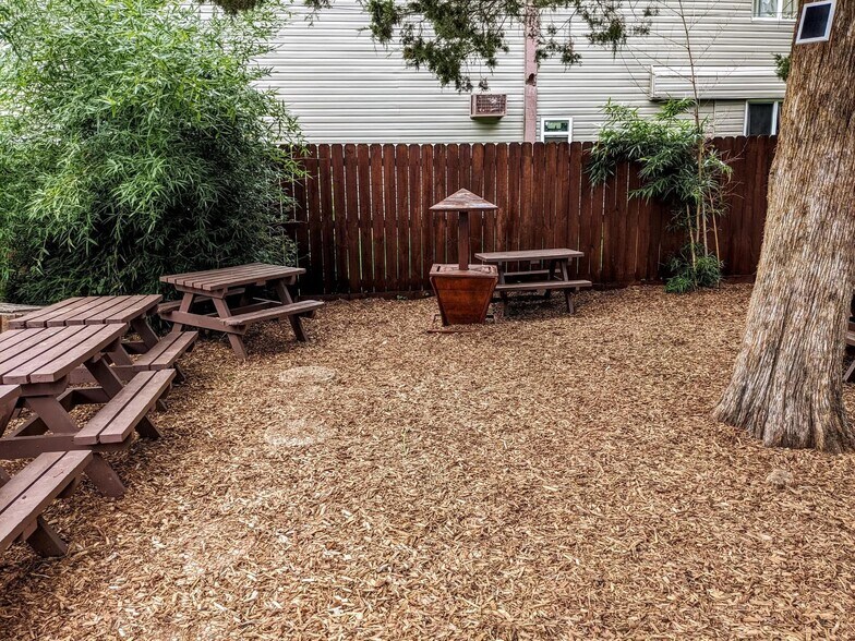 More Photos Of 2115 S Brentwood, Springfield Daycare Center For Sale
