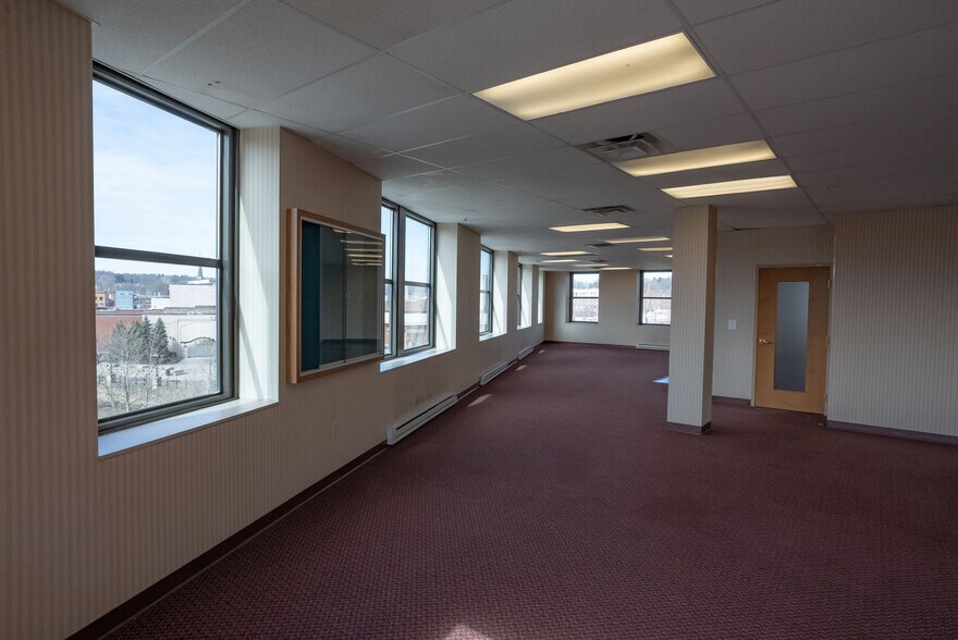 More Photos Of 253 E Washington St, New Castle Office For Lease