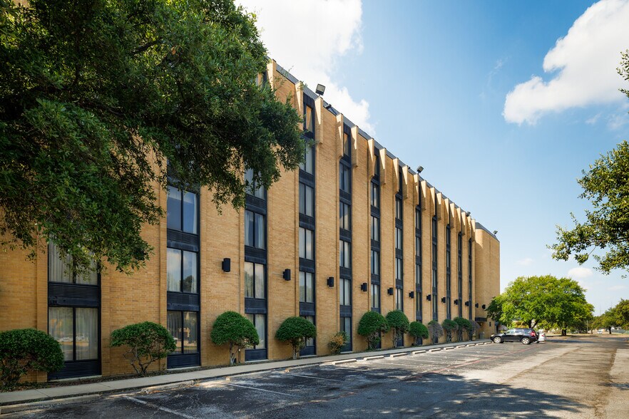 More Photos Of 2645 Lyndon B Johnson Fwy, Dallas Hotel For Sale