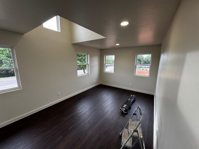 More Photos Of 8121 N Eastern Ave, Oklahoma City Office For Lease