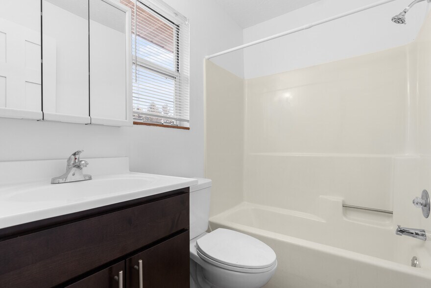 More Photos Of 652 Northgate Cir, Rochester Multifamily For Sale