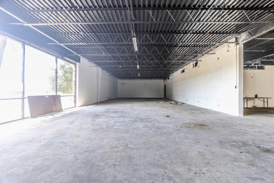 More Photos Of 7471 Marvin D Love Fwy, Dallas General Retail For Sale