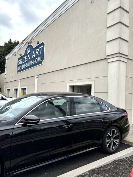 More Photos Of 17 E Jericho Tpke, Huntington Station Storefront Retail Office For Sale