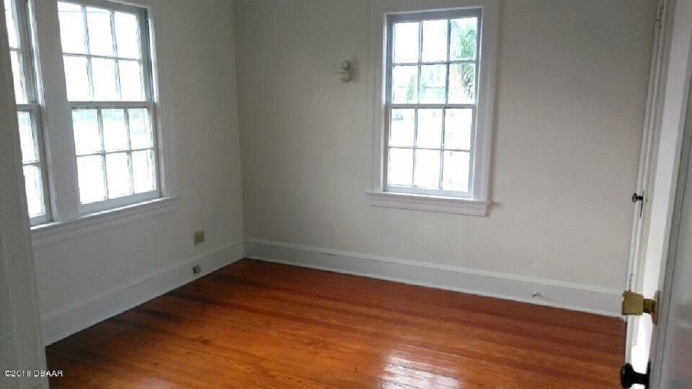More Photos Of 429 N Ridgewood Ave, Daytona Beach Office For Sale