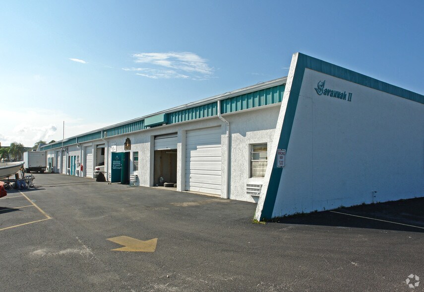 More Photos Of 900-920 NE Industrial Blvd, Jensen Beach Light Manufacturing For Lease