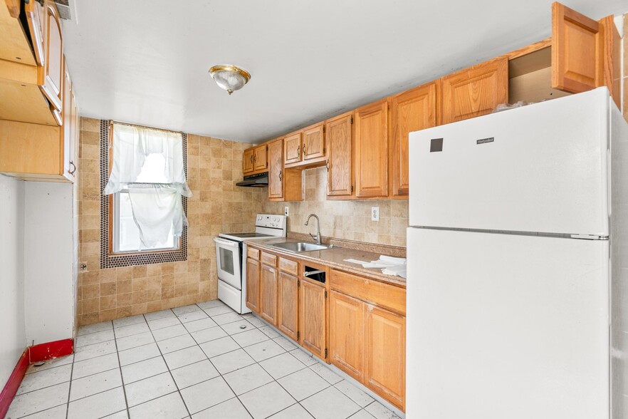 More Photos Of 2800 Huntingdon Ave, Baltimore Storefront Retail Residential For Lease