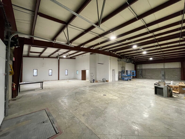 More Photos Of 101 Commerce Dr, Danville Light Manufacturing For Lease