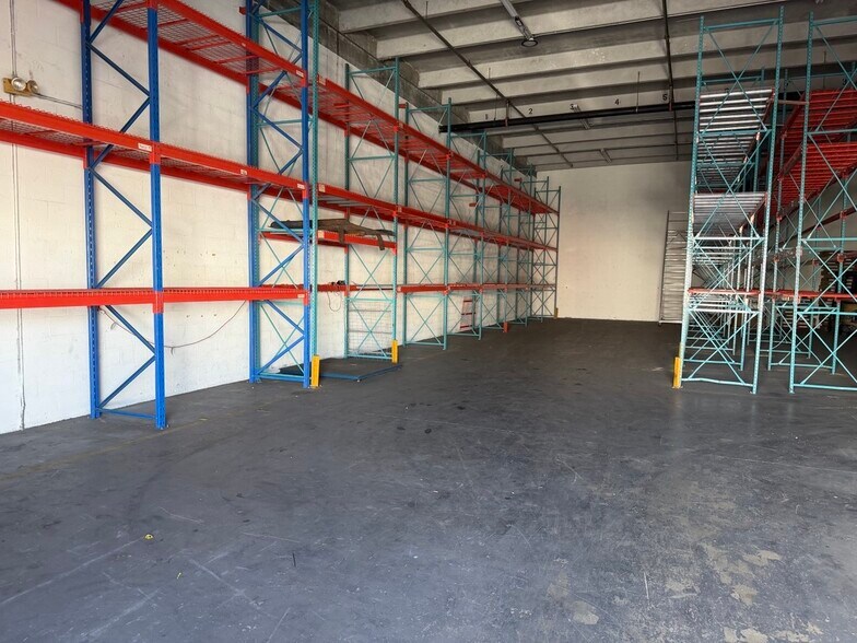 More Photos Of 2740-2764 NW 112th Ave, Doral Warehouse For Lease