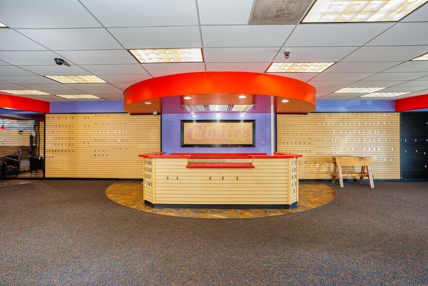 More Photos Of 8201 SE Powell Blvd, Portland General Retail For Sale