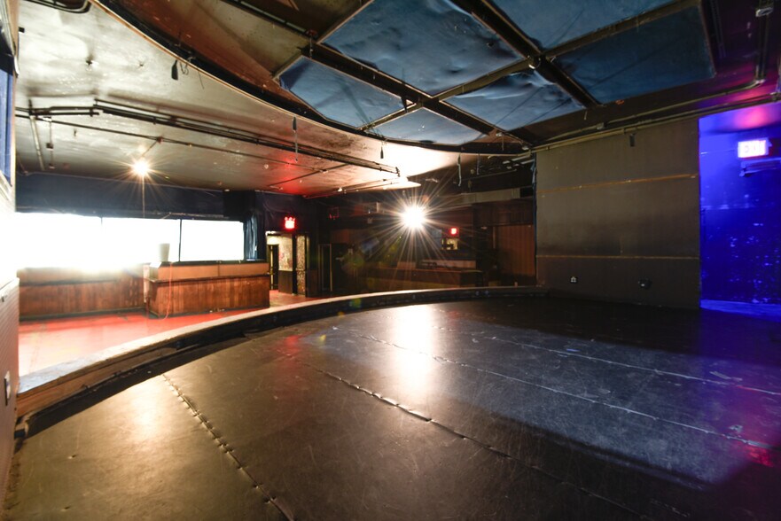 More Photos Of 361 Metropolitan Ave, Brooklyn General Retail For Lease