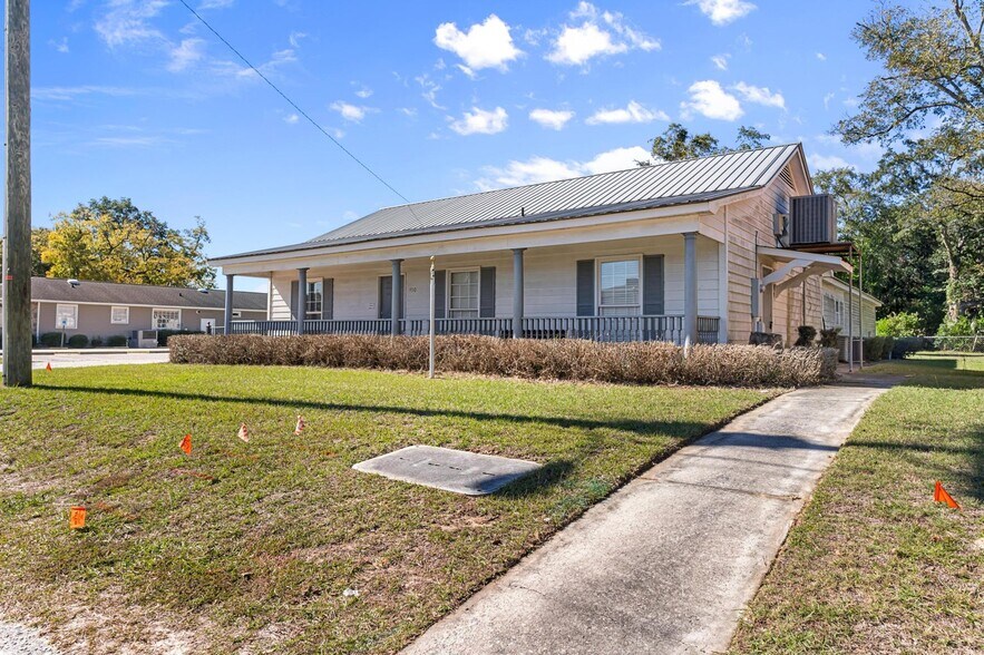 Primary Photo Of 450 North St, Bamberg Medical For Sale