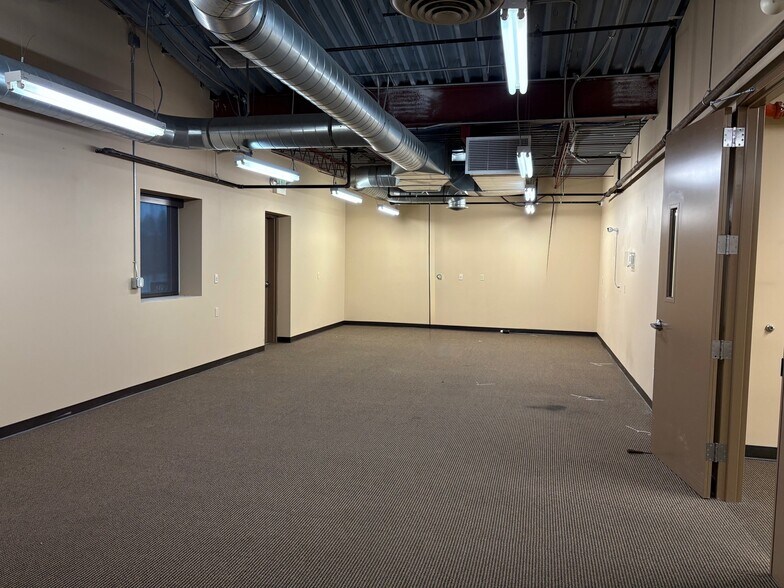 More Photos Of 4212 W Sunset Blvd, Spokane Flex For Sale