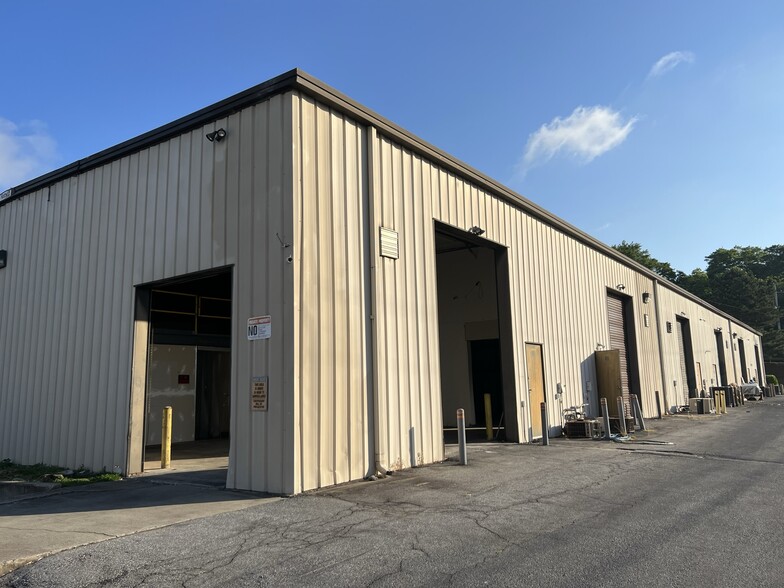 More Photos Of 450 S Cemetery St, Norcross Warehouse For Lease