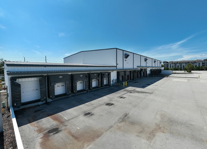 More Photos Of 3843 Ironbridge Blvd, Fort Myers Distribution For Lease