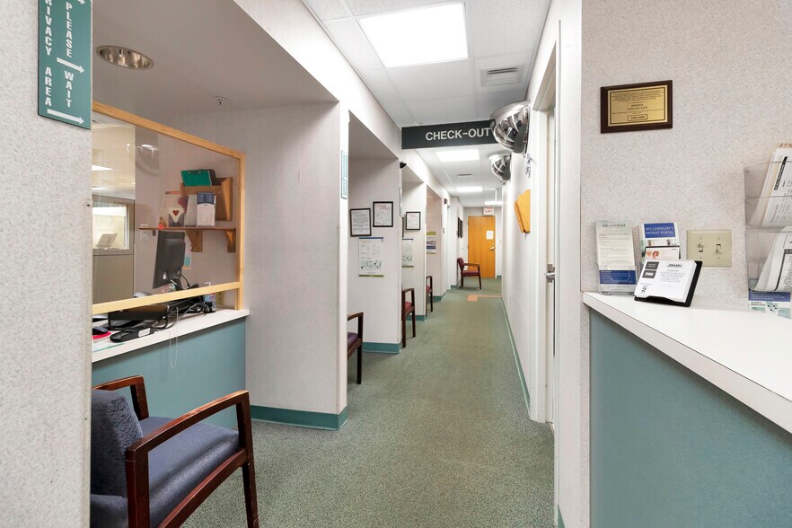 More Photos Of 2525 Harbor Blvd, Port Charlotte Medical For Lease