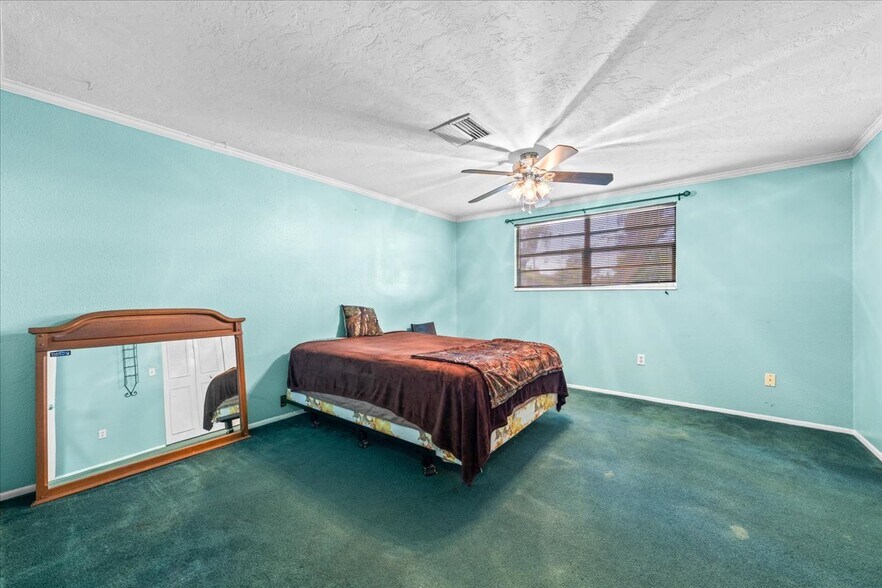 More Photos Of 5812 Missouri Ave, New Port Richey Flex For Sale