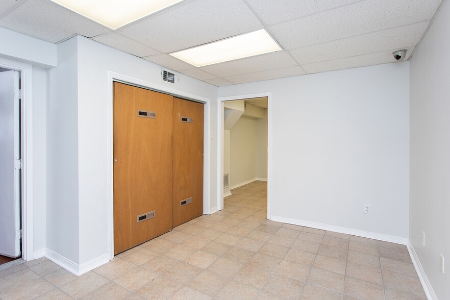 More Photos Of 891 Saratoga Rd, Gansevoort Warehouse For Lease