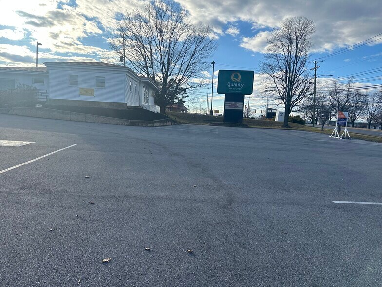 More Photos Of 2550 E Market St, York General Retail For Sale