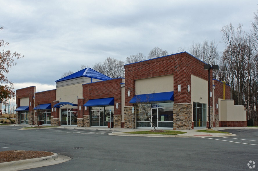 More Photos Of 2538-2546 Somerset Center Dr, Winston-Salem Storefront For Lease