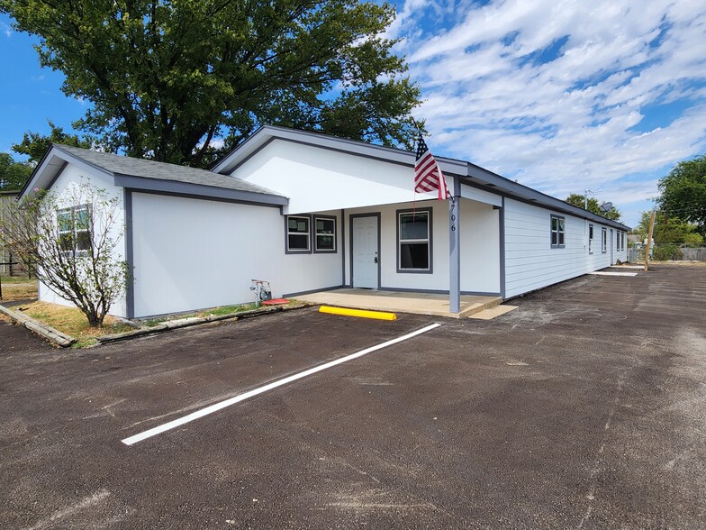 Primary Photo Of 706 E Quinlan Pky, Quinlan Storefront Retail Office For Sale