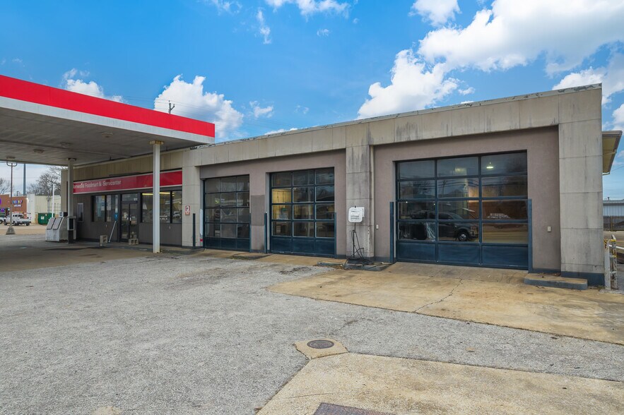 More Photos Of 1911 S Highland Ave, Jackson Service Station For Lease