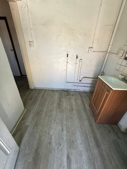 More Photos Of 2961 11th St, Riverside Industrial For Sale