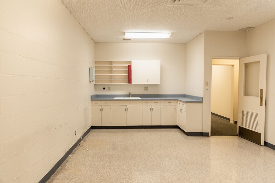 More Photos Of 181 S Ash St, Ventura Medical For Sale