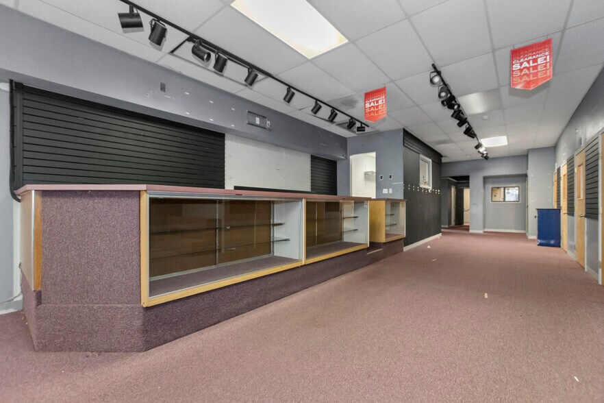 More Photos Of 405 Main St, Woburn Storefront For Lease