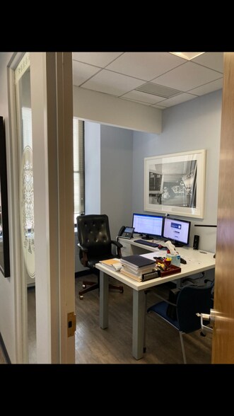 More Photos Of 80 Maiden Ln, New York Office For Lease