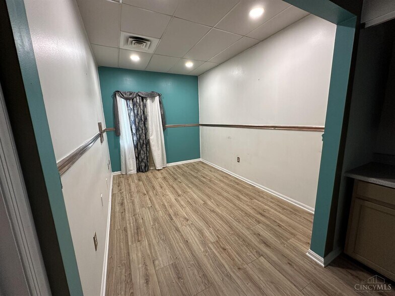 More Photos Of 2010-2040 Anderson Ferry Rd, Cincinnati Unknown For Lease