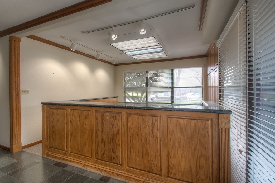 More Photos Of 3200 W 4th St, Fort Worth Loft Creative Space For Sale