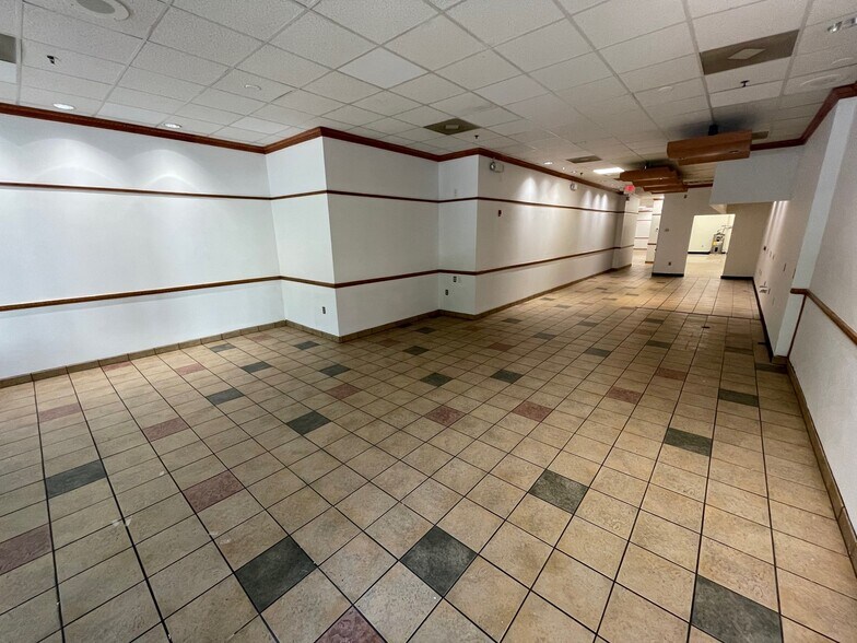 More Photos Of 1209 E Main St, Richmond Apartments For Lease